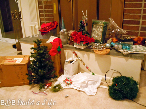 Christmas Decoration Chaos @ BandBBuildALife.com
