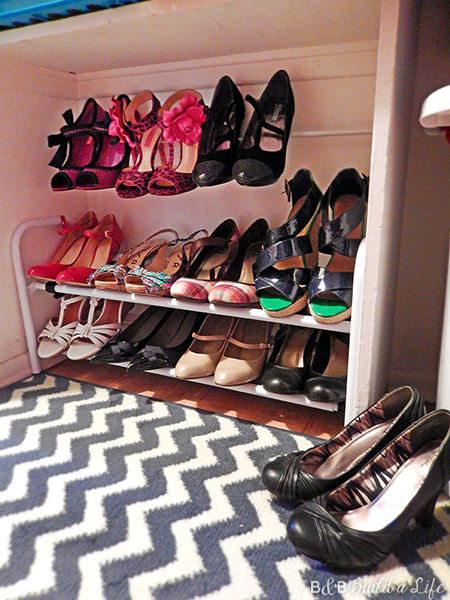 organizing shoes in a glam closet at BandBBuildALife.com
