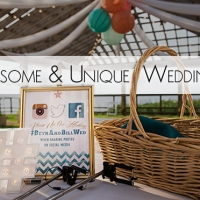 7 Awesome & Unique Wedding Signs